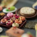 Kinė pragyvenimui užsidirba kurdama miniatiūrines realių patiekalų versijas