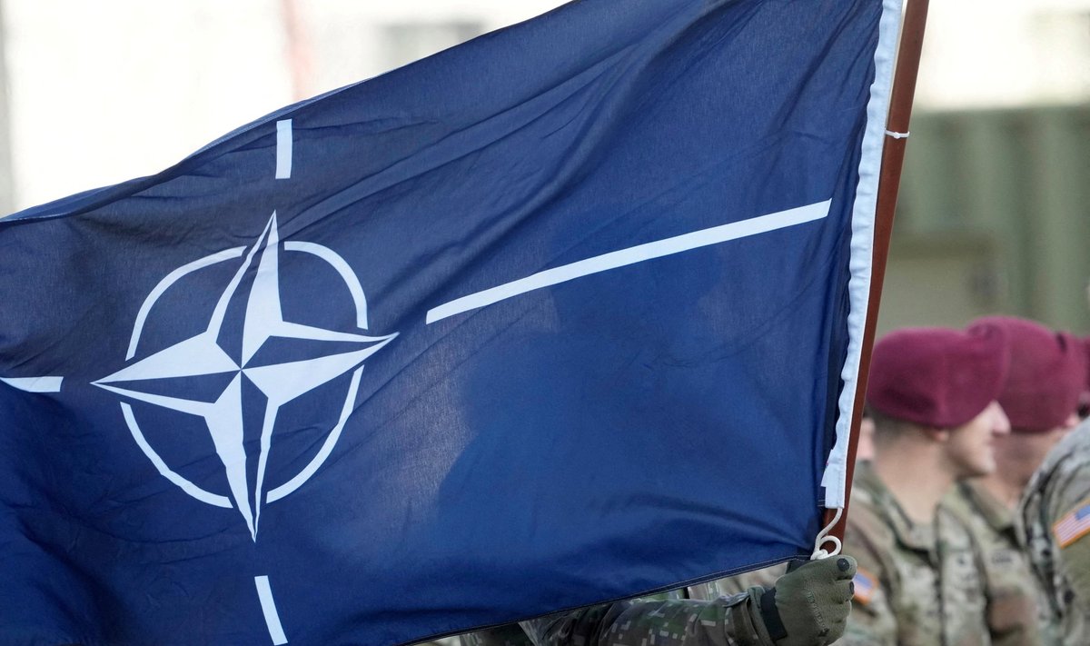 NATO vėliava