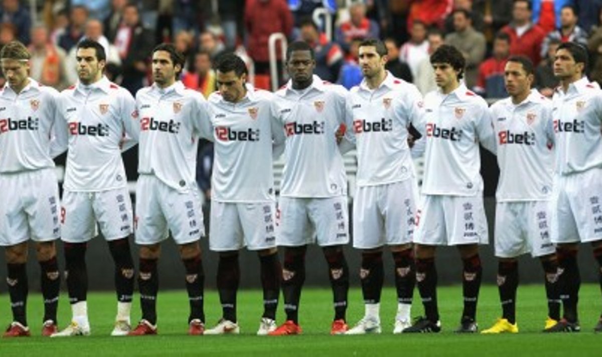 "Sevilla"  klubo futbolininkai (Marius Stankevičius - antras iš kairės)