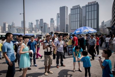 Kiniečių turistai Honkonge. 2013 m. spalis