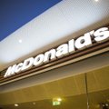 JAV aštuonmetis tėvo automobiliu nubildėjo į „McDonald's" restoraną