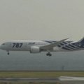 „Dreamliner“ sėkmingai baigė pirmąjį komercinį skrydį