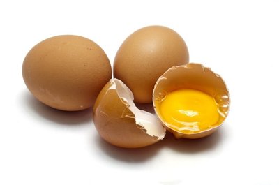 Nuo ko priklauso kiaušinio trynio spalva?