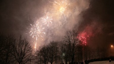 Kuo šalyje pokšint fejerverkams Naujųjų metų naktį kvėpavo lietuviai ir kokiuose miestuose situacija buvo prasčiausia