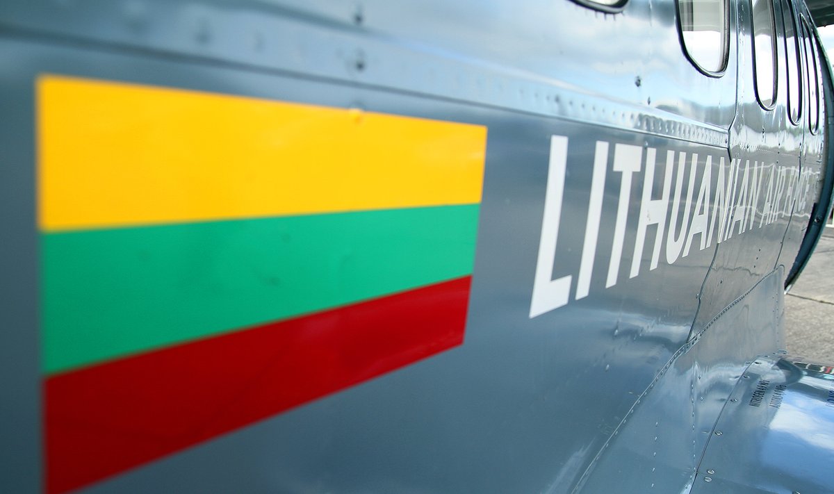 Pirmą kartą Lietuvoje organizuojamos tarptautinės karinių parašiutininkų mokyklų varžybos