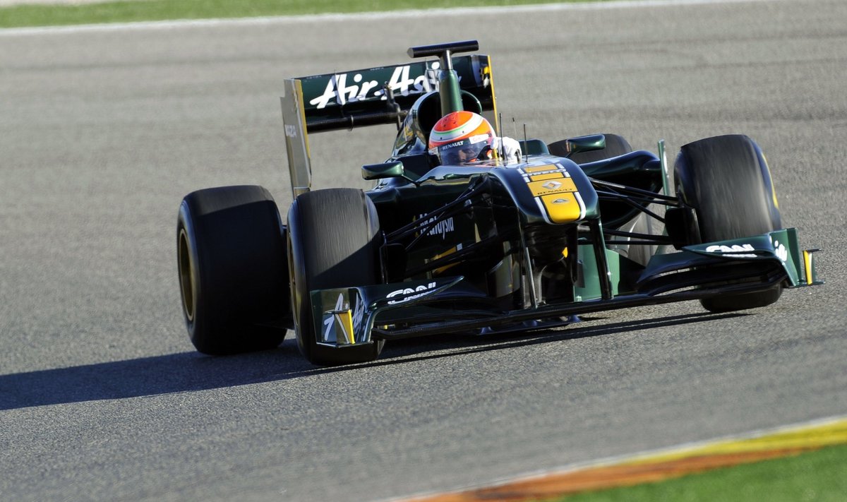 Jarno Trulli su "Lotus" automobiliu