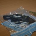 Jurbarko kultūros centre šlaistėsi ginkluotas vyras, pistoletą atėmė paaugliai