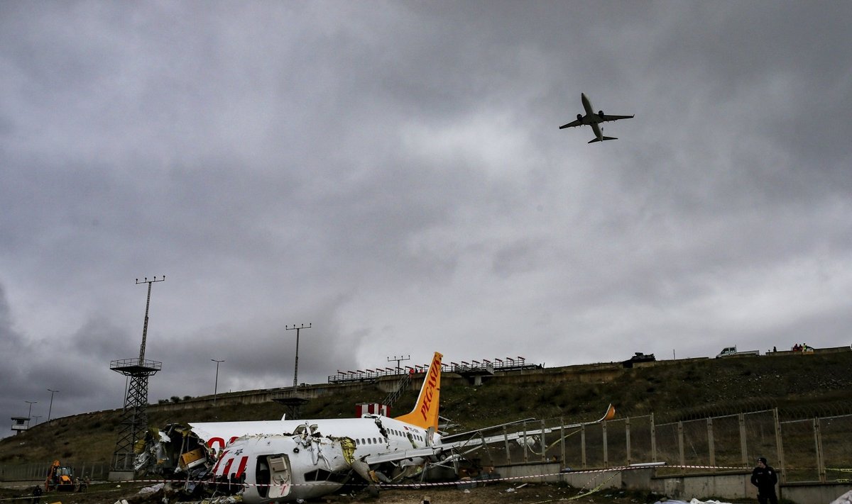 Stambulo Sabihos Gokcen oro uoste nuo tako nuslydęs lėktuvas