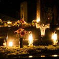 Ant kapų lietuviai neša ne tik žvakes – ieško alternatyvų