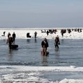 Erio ežere atskilus ledo lyčiai teko gelbėti dešimtis žvejų