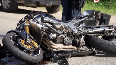 Alytaus rajone motociklas susidūrė su stirna, sužeista moteris