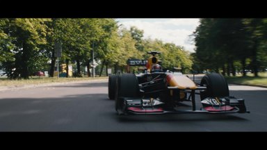 Įspūdingas reginys: vaizdo klipas su Vilniaus gatvėmis skriejančia formule
