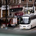 Amsterdamas guis iš miesto centro turistinius autobusus