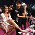 „Victoria‘s Secret“ šou Kinijoje užkulisiai: chaosas ir seksualios pasiruošimo akimirkos