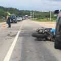 ФОТО: в Каунасе столкнулись два автомобиля и мотоцикл, мотоциклист погиб