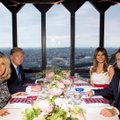 JAV ir Prancūzijos pirmosios poros vakarieniavo Eiffelio bokšto restorane