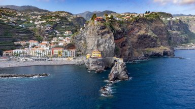 Lithuanian tourist dies in Madeira after being hit by wave