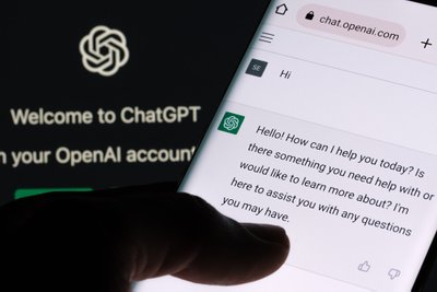 „ChatGPT“ robotas užkariauja internetą