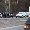 Vilniuje girtas BMW vairuotojas sukėlė avariją: apgadino du automobilius ir nuvertė apšvietimo stulpą