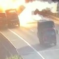 Nufilmuota: vilkiko ir furgono susidūrimas sukėlė sprogimą Rytinėje Kinijoje
