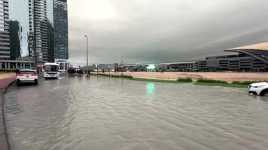 В Дубае — наводнение. Территория аэропорта напоминает озеро