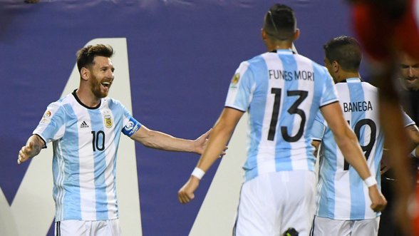 „Copa America“: nuo suolo pakilęs L. Messi surengė įvarčių lietų