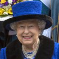 Gedulo rūbai, tualetinis popierius ir kraujo atsargos: ką dar keisto į visas keliones vežasi karalienė Elžbieta II?