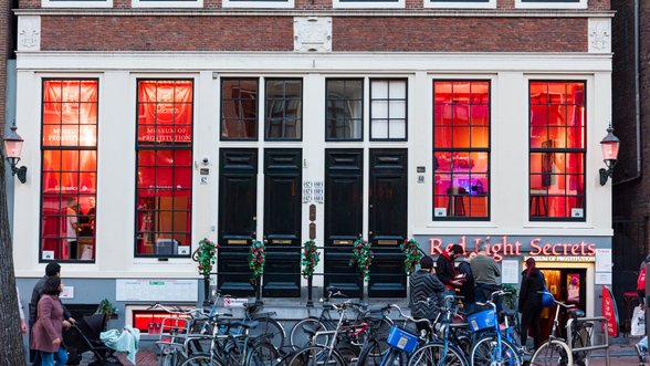 Amsterdamas stoja į kovą su „negerais“ turistais: apriboja populiarią pramogą ir įleidimą į lankytinas vietas