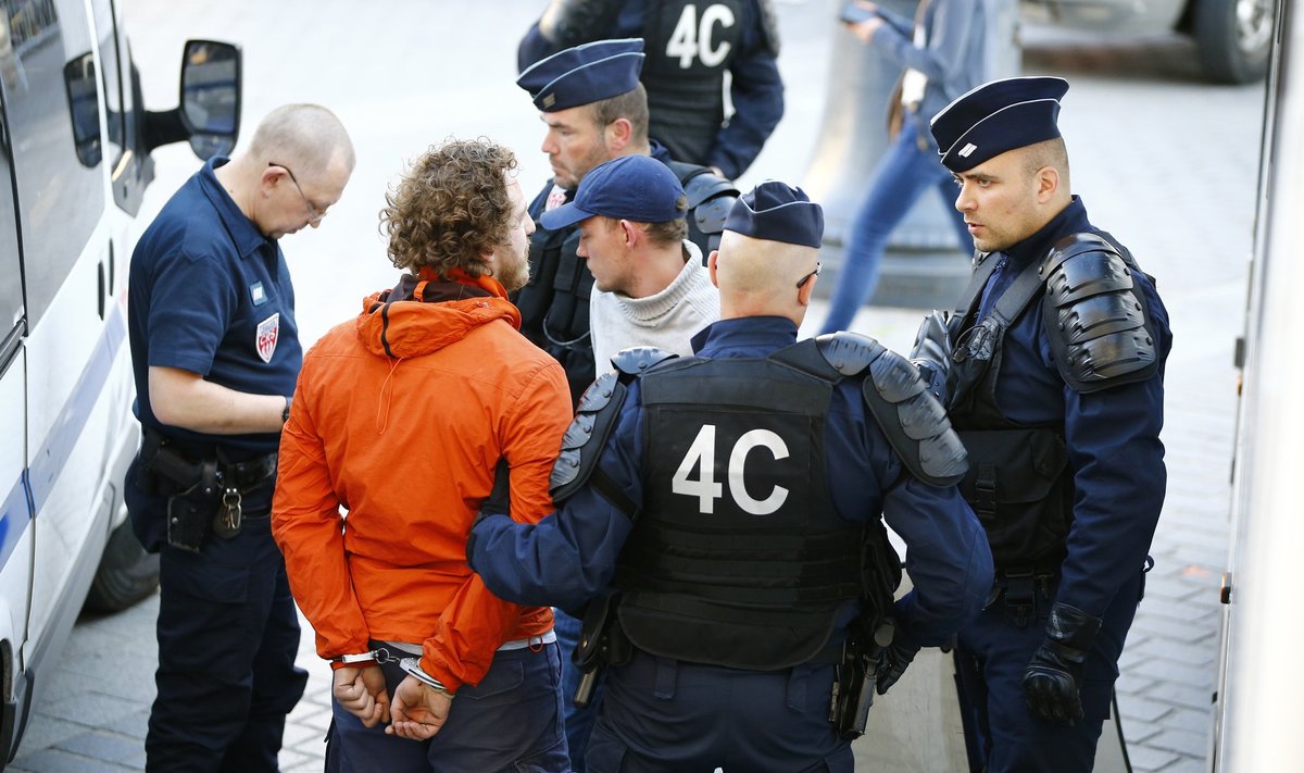 Policija sulaiko Rusijos futbolo fanus
