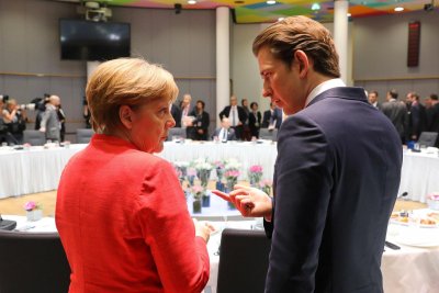 Angela Merkel, Sebastianas Kurtzas