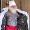 Brazilijoje darbuojasi nuo galvos iki kojų tatuiruotas Kalėdų senelis