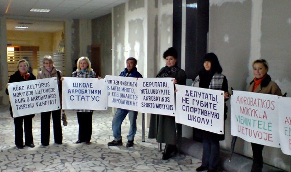 Пикет перед заседанием Совета в мэрии, фото Т.Богданович