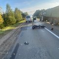 Žiauri avarija Vilkaviškio r. – motociklas trenkėsi į traktorių, žuvo paauglys vairuotojas