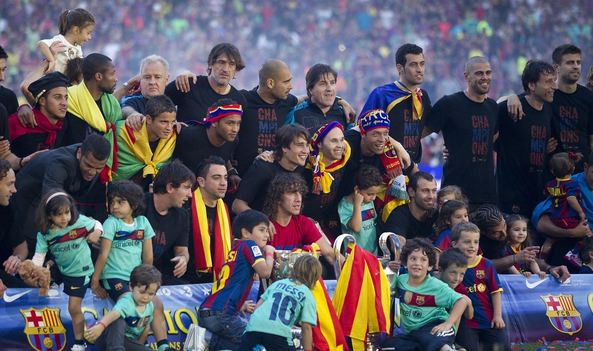 "Barcelona" futbolininkai su savo vaikais