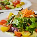 Skanaukite į sveikatą: naudingos, gardžios ir pavasariškos salotos, suteikiančios milžinišką naudą organizmui