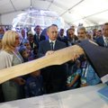 V. Putiną apipylė dovanomis, parodytas ir „skraidantis kirvis“