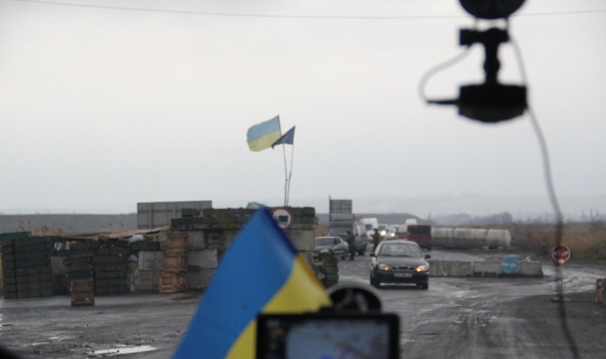 Visur Rytų Ukrainoje stovi blokpostai, kur tikrina mašinas ir keleivius