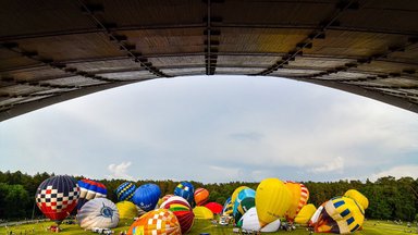 Prasidėjo Vilniaus atvirasis oro balionų čempionatas: į dangų kilo apie 40 balionų