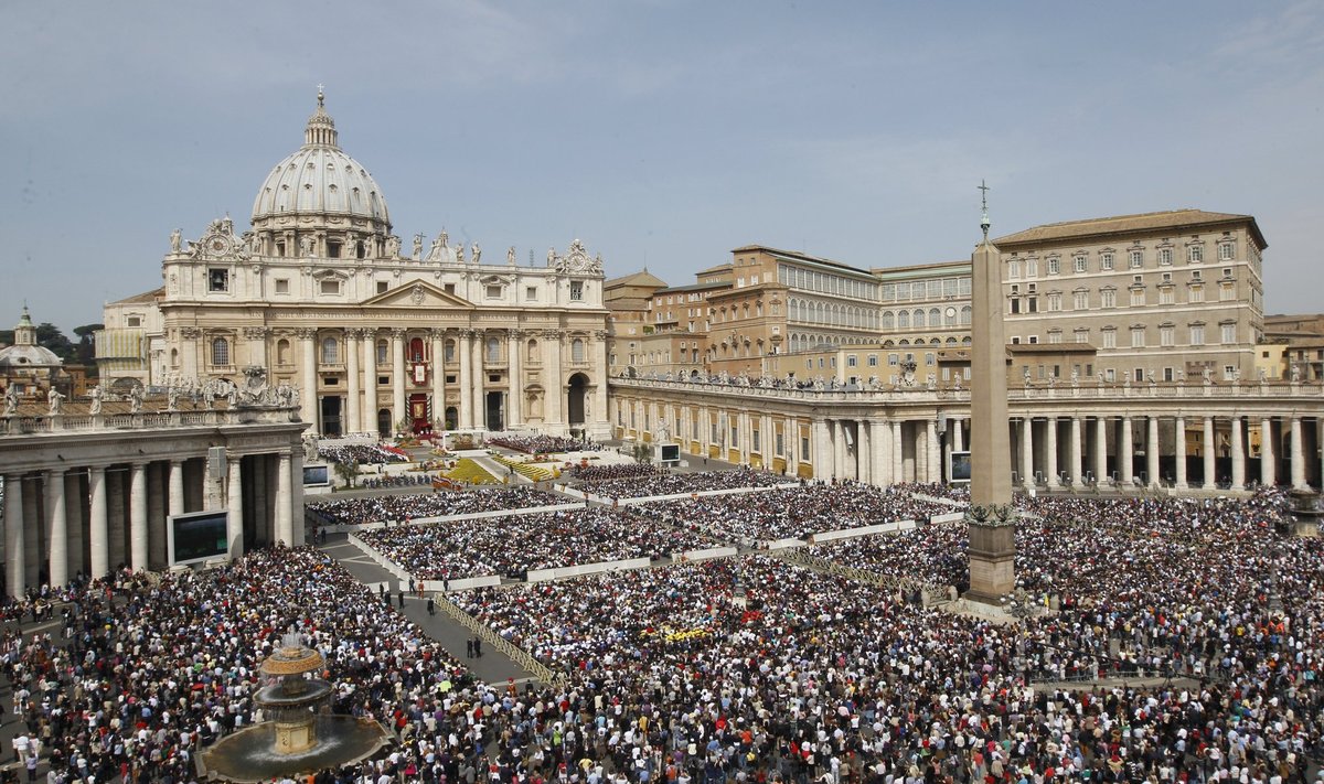 Šv. Petro bazilikoje Vatikane vyko tradicinės Velykų mišios.