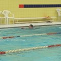 Taisyklingo plaukimo pamokėlė: kaip atsigulti ant vandens ir atsistoti