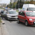 Sostinėje susidūrė „Saab“ ir „Fiat“: sužaloti 3 žmonės