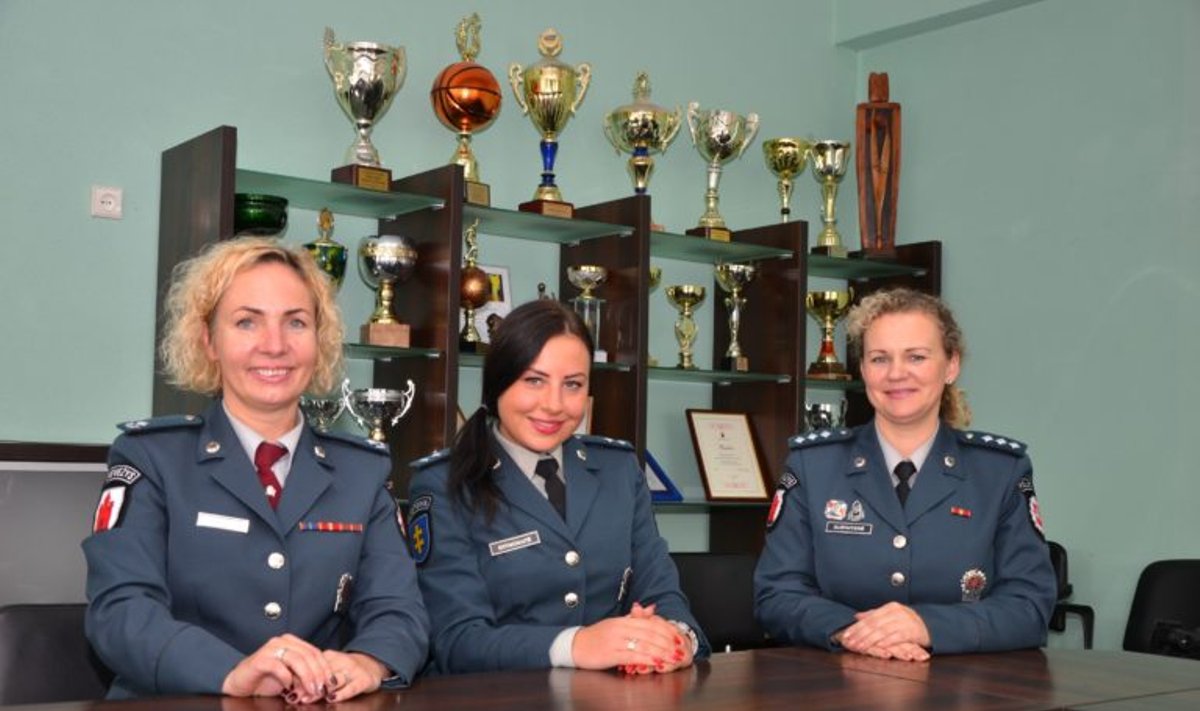 Viešosios policijos skyriaus Antrojo poskyrio viršininkė Rasa Kaminskienė (iš kairės), tyrėja Eglė Keturkienė ir Bendruomenės pareigūnų grupės vyriausioji specialistė Renata Gustaitienė