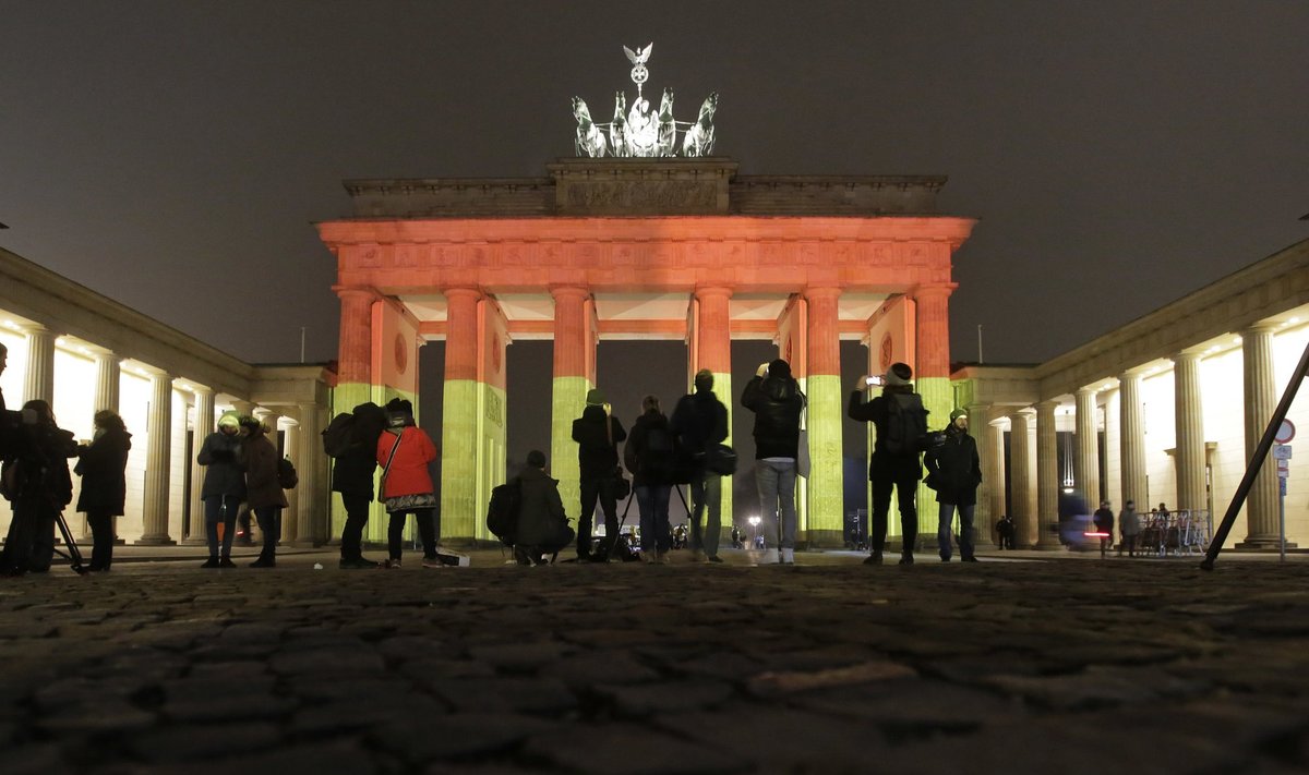 Brandenburgo vartai antradienį nušviesti Vokietijos vėliavos spalvomis