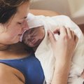 Švedų akušerės patarimai gimdančioms stresiniu metu: kaip atsipalaiduoti ir sutikti kūdikį be pagalbos