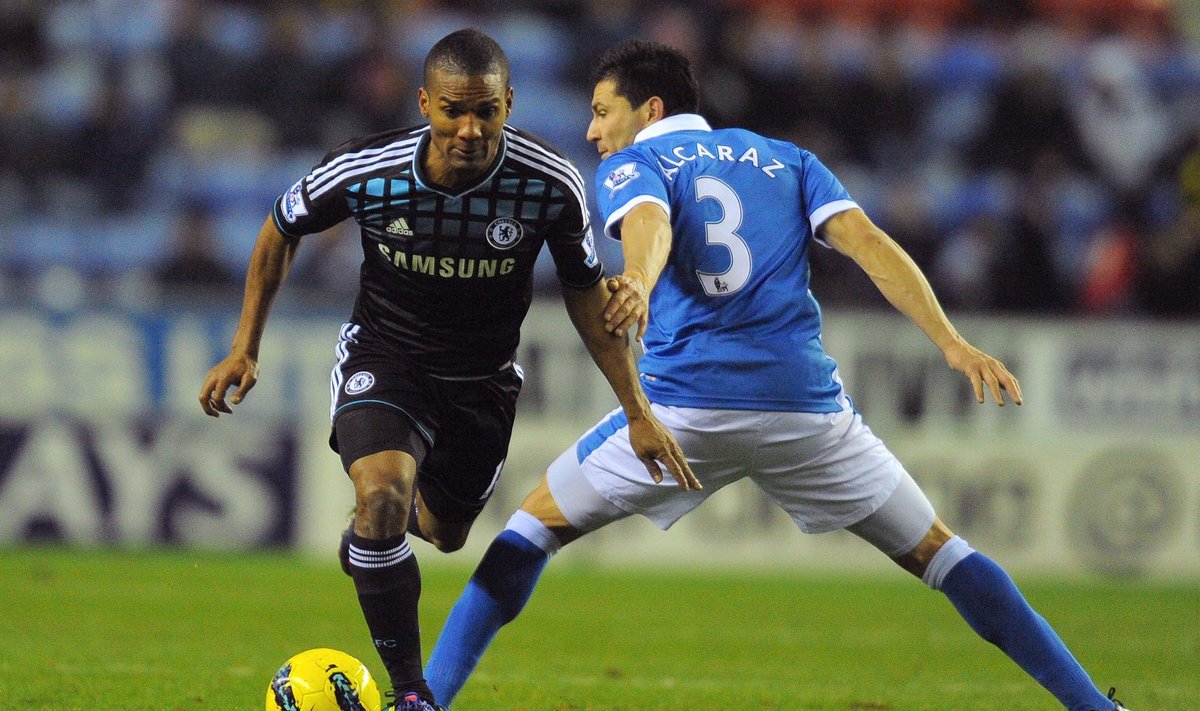 Florentas Malouda ("Chelsea") ir Antolinas Alcarazas ("Wigan")