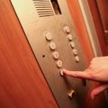 Vilniuje paauglys užstrigo lifte, ant kojų sukeltos tarnybos