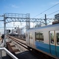Japonijoje traukiniui partrenkus lokį nakčiai įstrigę keleiviai turėjo šalti
