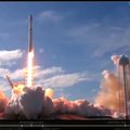 „SpaceX“ raketa į kosmosą išskraidino Musko „Tesla Roadster“