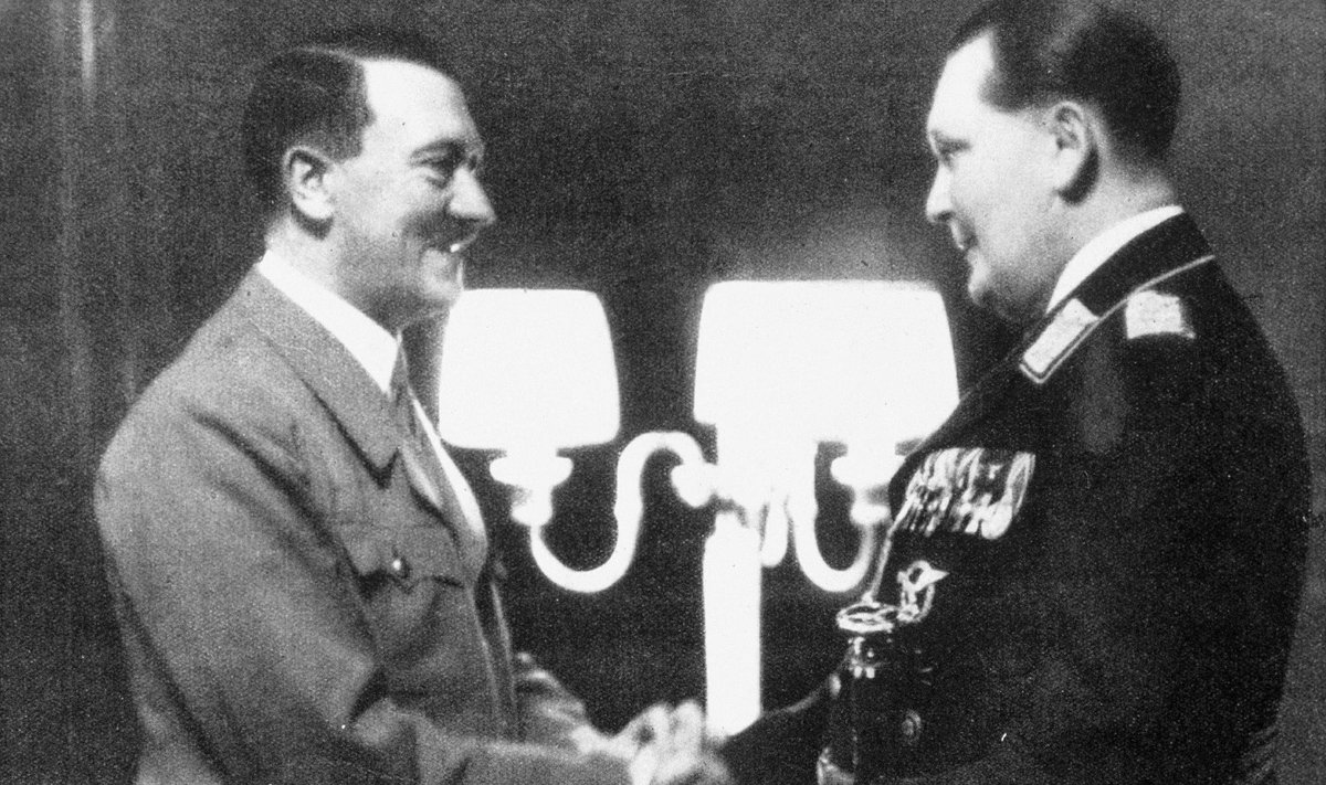 Adolfas Hitleris (kairėje) ir Hermannas Goringas