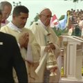 Popiežius Pranciškus pargriuvo per ceremoniją Pasaulio jaunimo dienų renginyje